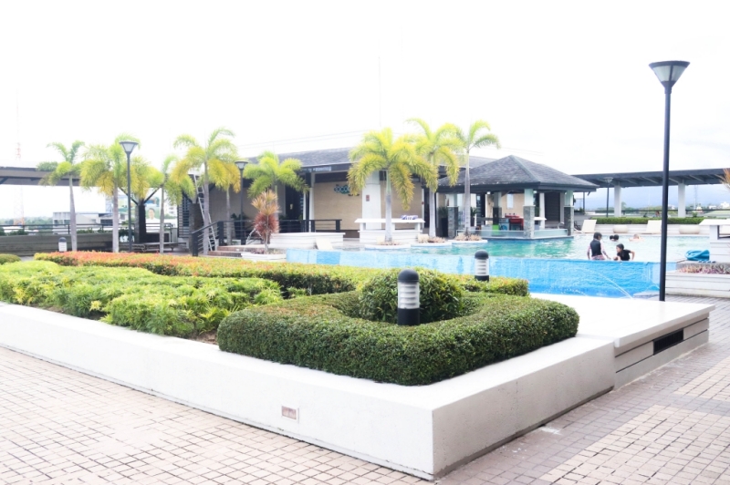 フィリピン留学 Cebu21 - LSLC-pool areas ground floor and chalet-1